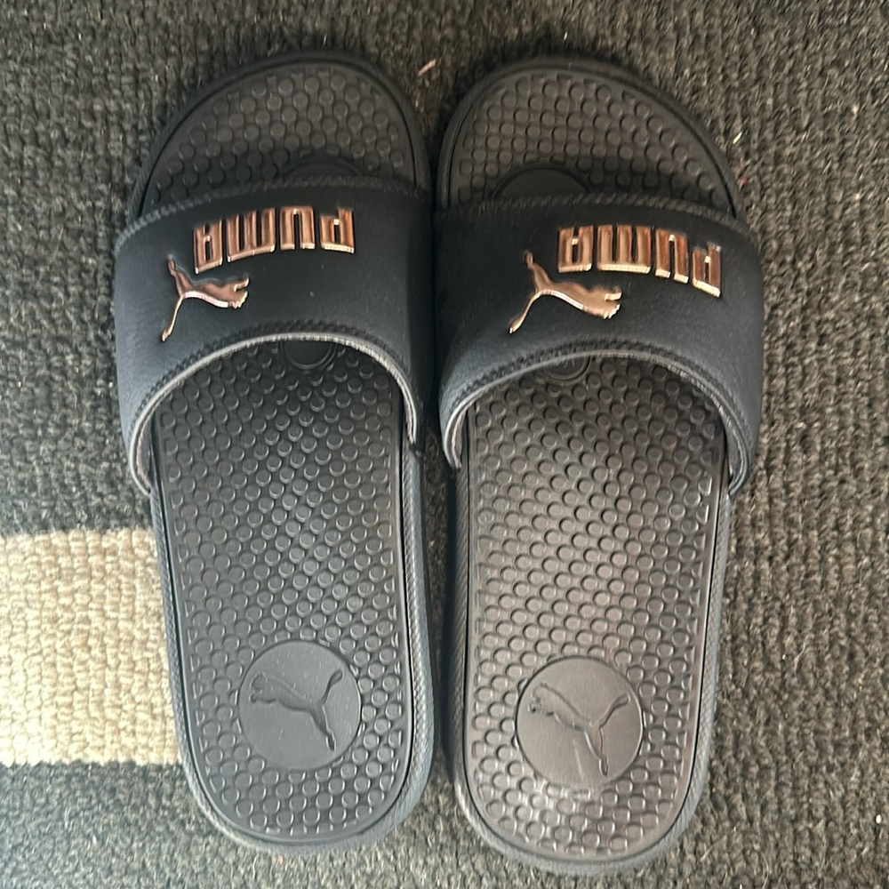 Brand new Cool Cat 2.0  Puma slides - black and rose gold sandals size 7